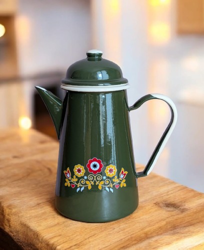 zielony kafejnik z grafiką.jpeg