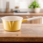 Emaliowany rondel z dziubkiem  - 2 gatunek - poj. 0,9 l - żółty