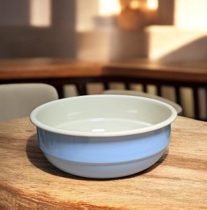 Rodzinna miska emaliowana - 20 cm - jasnoniebieska 