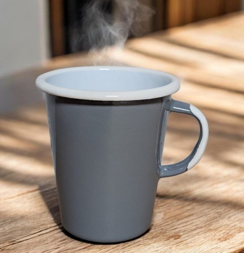 szary kubek latte.jpeg