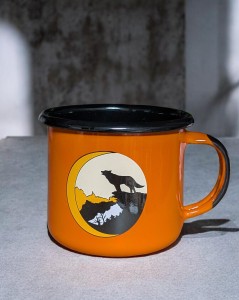 Kubek  z wilkiem w górach - 0,35 l - pomarańczowy 