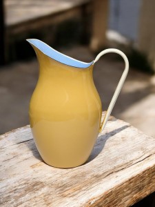 Emaliowany dzban na wodę  -  poj. 2,6 l - żółty z niebieskim środkiem